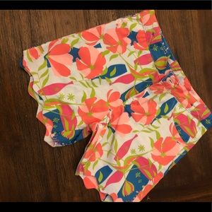 Ruffle butt shorts like new size 8